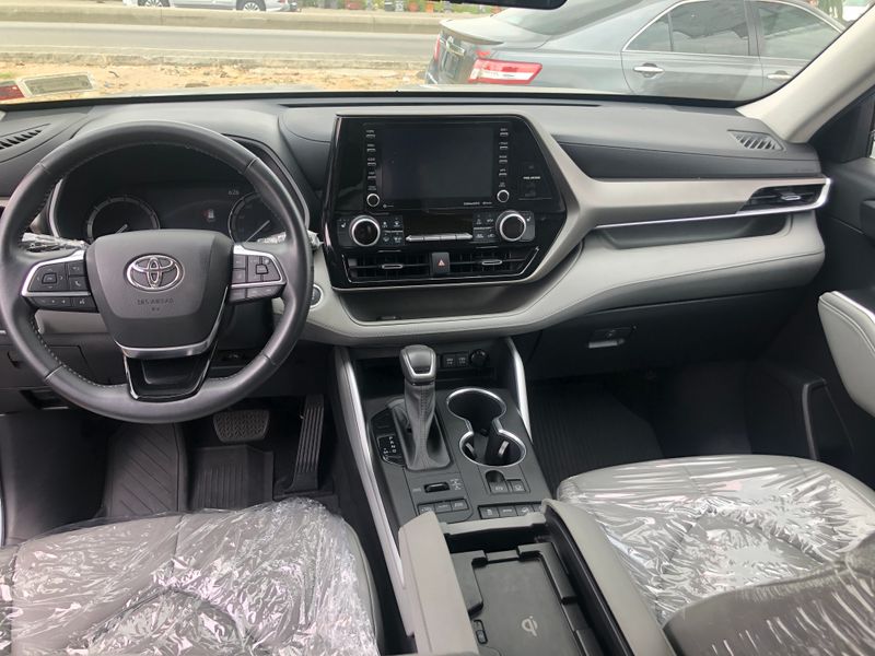 Thumbnail 6 of 2021 Toyota Highlander xle